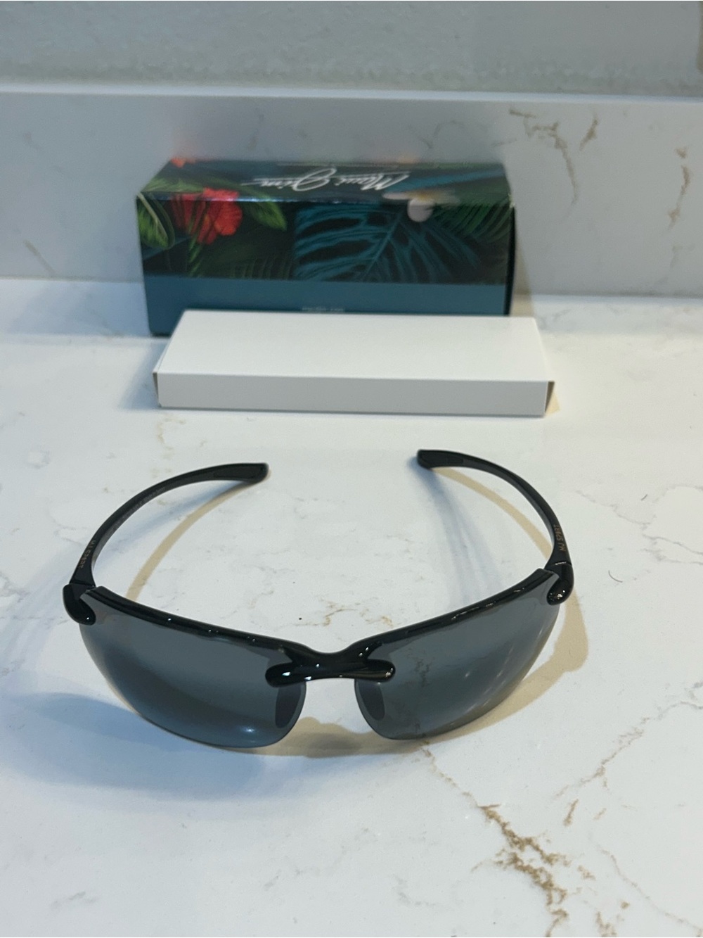 Maui Jim Unisex Banyans Gloss Black Rimless Wraparound Sunglasses NIB - Picture 6 of 10